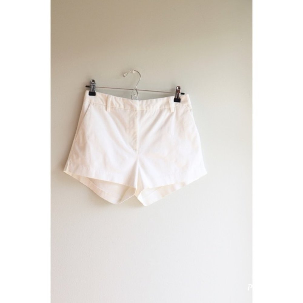 H&M White Cream Shorts Size 8